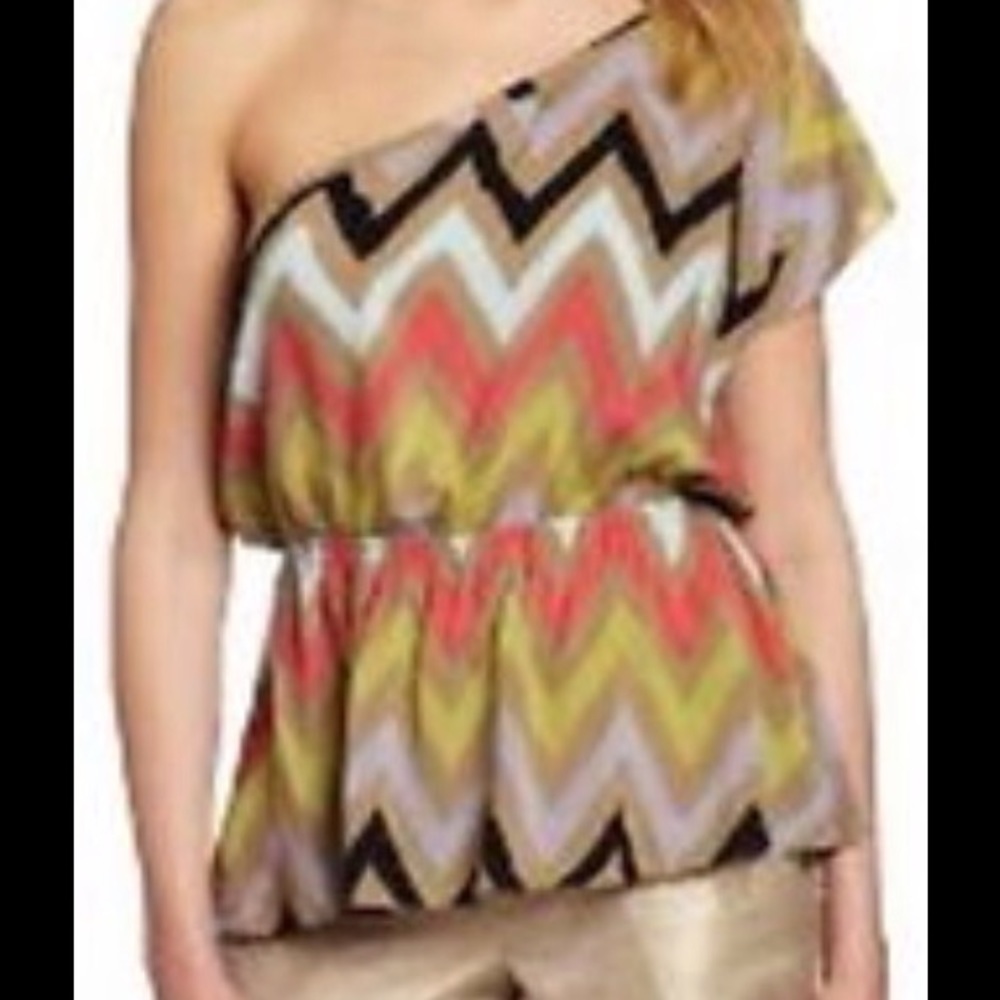 One Shoulder Chevron Patterned Top medium